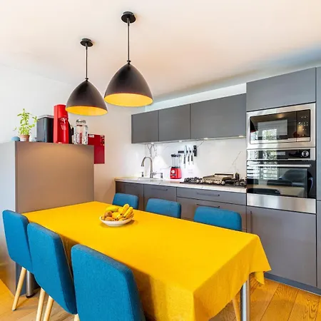 Guestready - Colourful Getaway Near Eiffel Tower