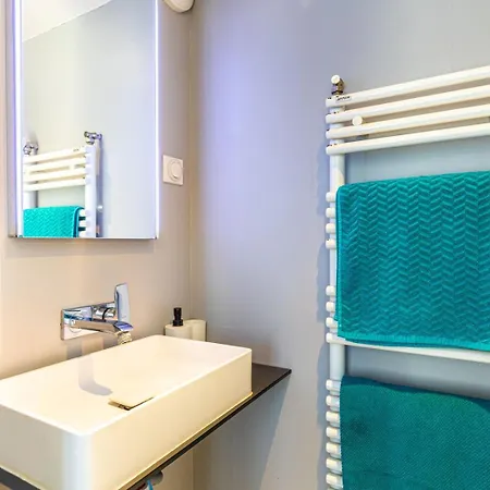 Guestready - Colourful Getaway Near Eiffel Tower Apartment *